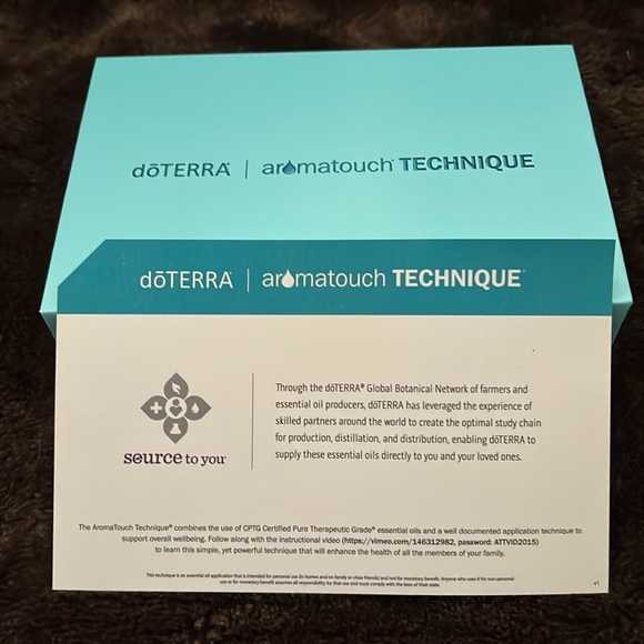 NWOT- 💜Doterra💜aromatouch technique kit. NWOT TAGS 💧 - Picture 8 of 8